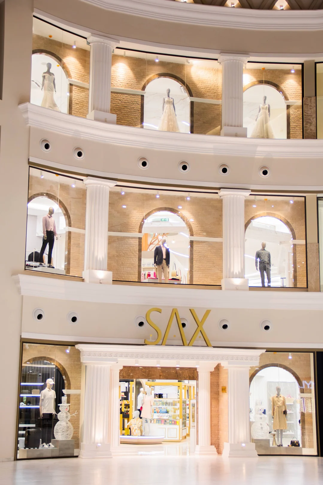 S.A.X. Pedro Juan Caballero: Lujo, Moda y Gastronomía en Shopping Dubai