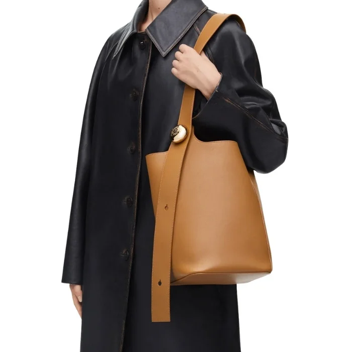 LOEWE C BUCKET AANBBBWX01 #MD *OAK